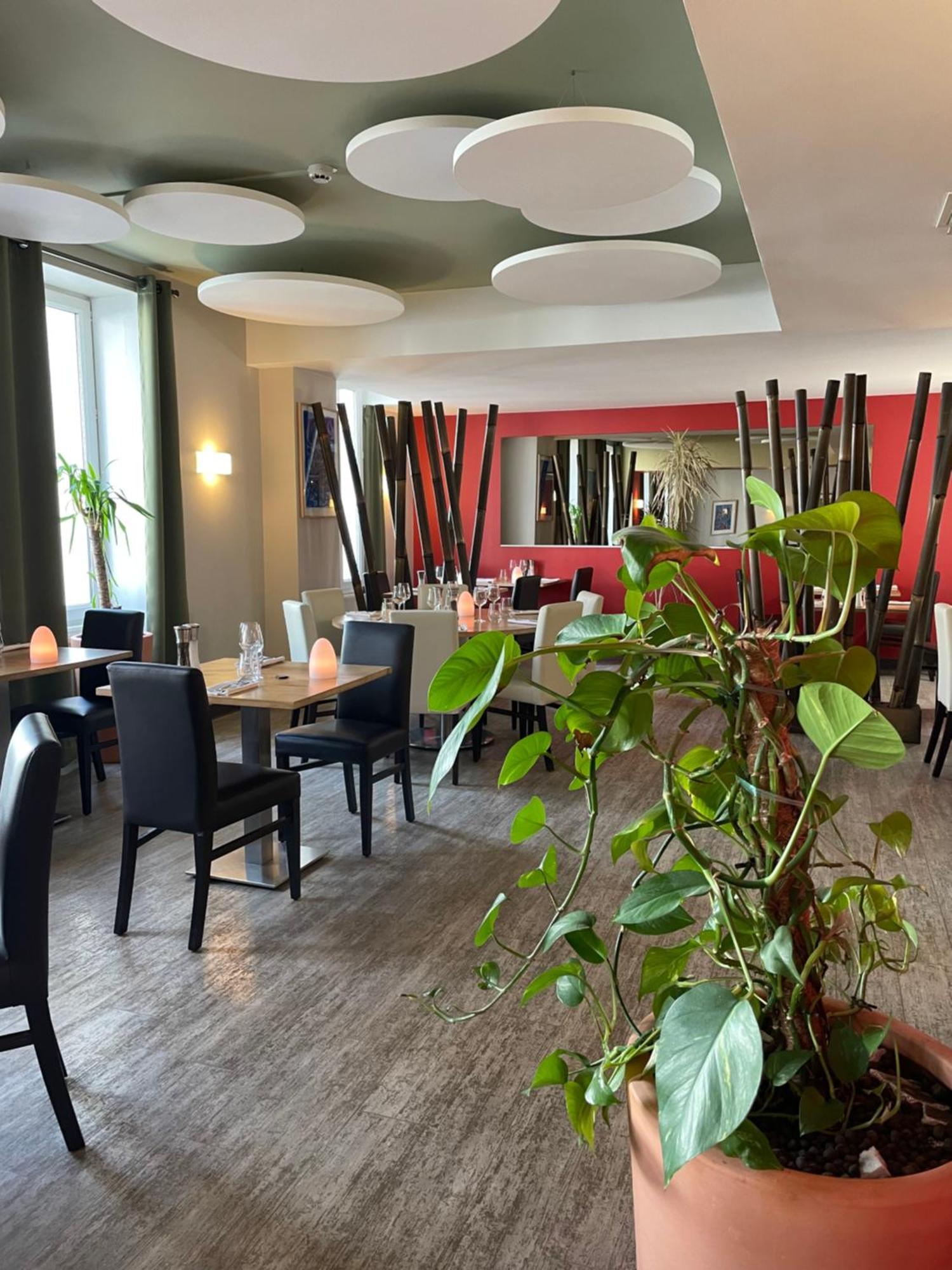 Hotel Restaurant La Boule D'Or Barbezieux-Saint-Hilaire Bagian luar foto